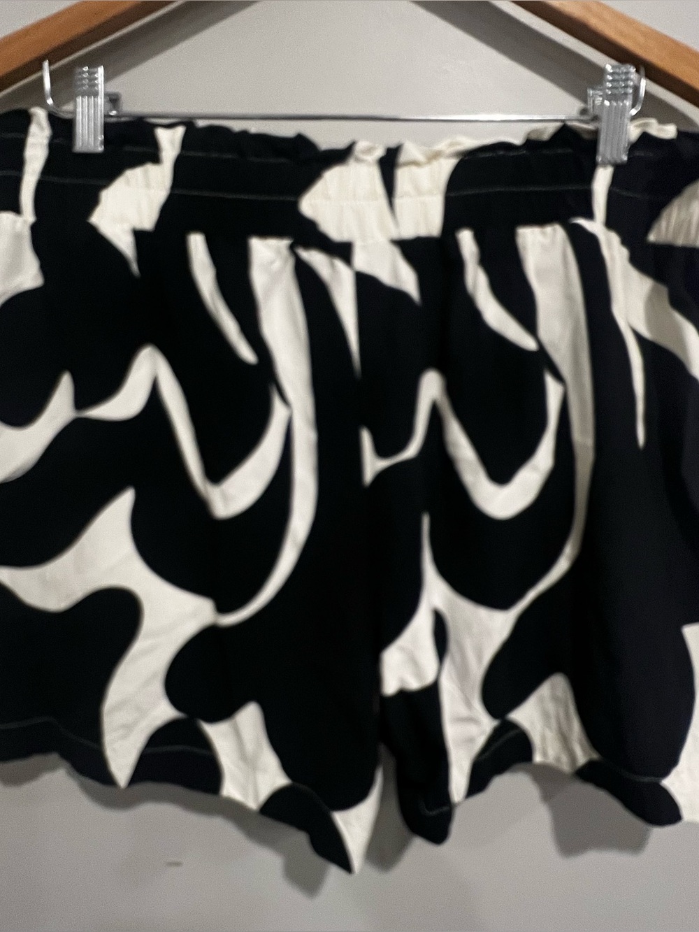 A New Day black and white high rise abstract shorts womens XL funky versatile